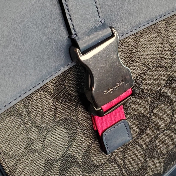 Unisex COACH Sling Bag with Signature Print - Picture 6 of 10